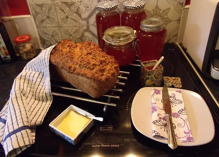 No 12 לינה וארוחת בוקר 3*