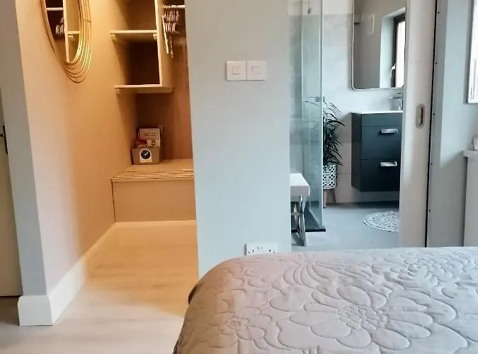 No 12 לינה וארוחת בוקר