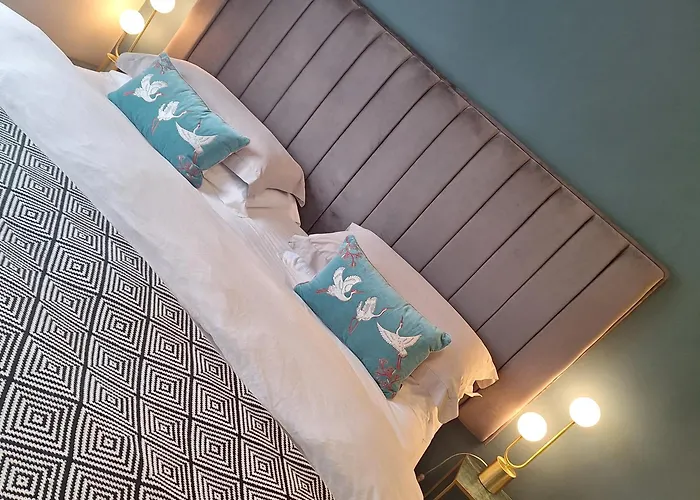 No 12 לינה וארוחת בוקר