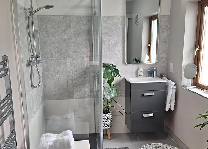 No 12 לינה וארוחת בוקר