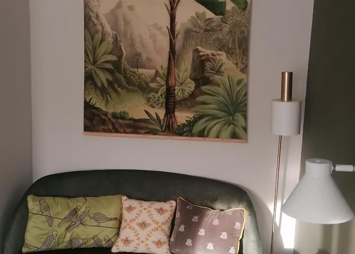 No 12 לינה וארוחת בוקר 3*